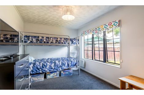 Photo of property in 7 Imperial Place, Henderson, Auckland, 0612