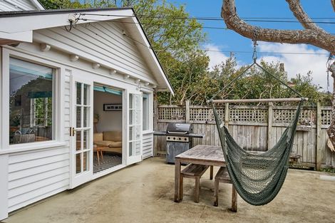 Photo of property in 337 Muritai Road, Eastbourne, Lower Hutt, 5013