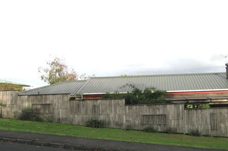 Photo of property in 120 Tiroroa Avenue, Te Atatu South, Auckland, 0610