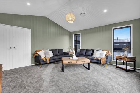 Photo of property in 6 Oliver O'leary Way, Westown, New Plymouth, 4310