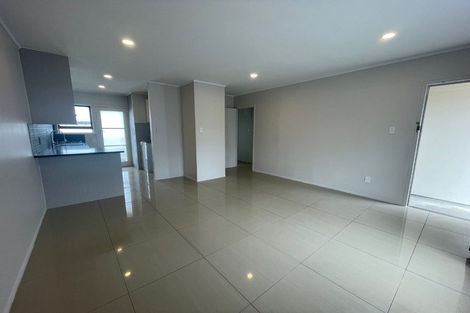 Photo of property in 2/9 Norman Spencer Drive, Papatoetoe, Auckland, 2104