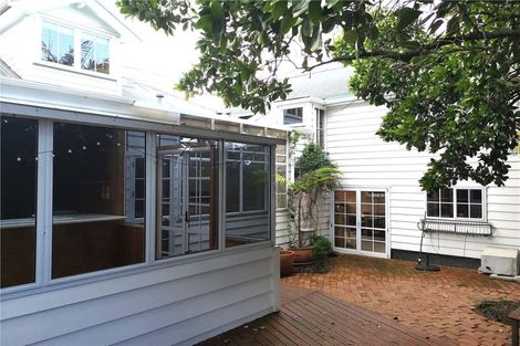 Photo of property in 5 Queen Street, Northcote Point, Auckland, 0627