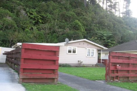 Photo of property in 24 Sunny Grove, Wainuiomata, Lower Hutt, 5014