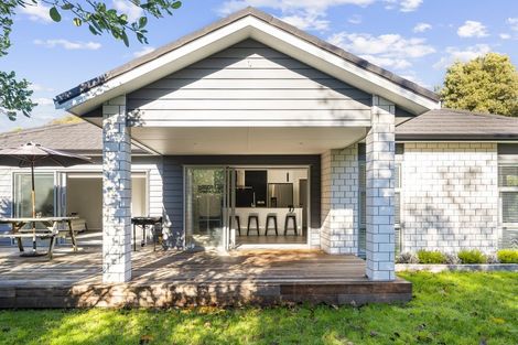 Photo of property in 2 Stoneleigh Grove, Paraparaumu, 5032