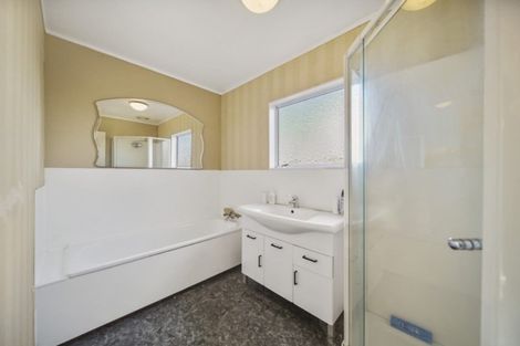 Photo of property in 8 Evanda Crescent, Conifer Grove, Takanini, 2112