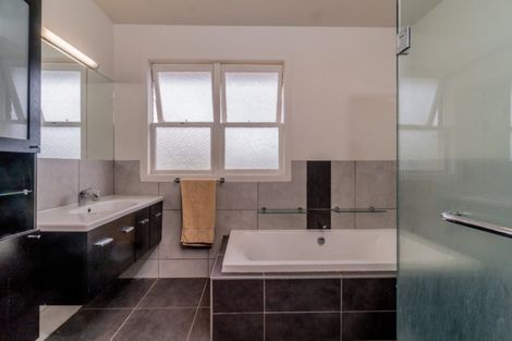 Photo of property in 281 Te Atatu Road, Te Atatu South, Auckland, 0610