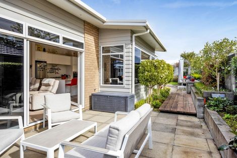 Photo of property in 27 Montague Grove, Stratford, 4332