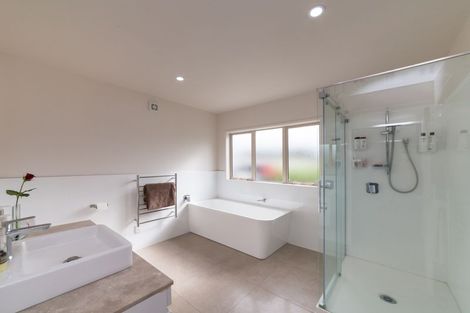 Photo of property in 12 Grand Oaks Drive, Awapuni, Palmerston North, 4412