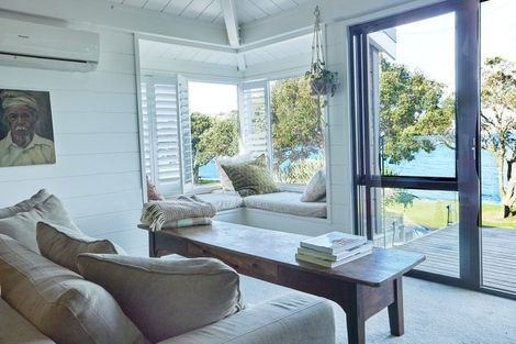 Photo of property in 18 Matakatia Parade, Matakatia, Whangaparaoa, 0930