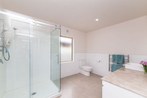 Photo of property in 12 Grand Oaks Drive, Awapuni, Palmerston North, 4412