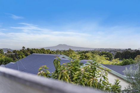 Photo of property in 2/15 Bradbury Road, Botany Downs, Auckland, 2010