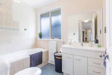 Photo of property in 58 Rivervale Grove, Stanmore Bay, Whangaparaoa, 0932