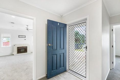 Photo of property in 12 Albert Road, Kelston, Auckland, 0602