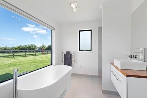 Photo of property in 125 Wharf Road, Clarks Beach, Pukekohe, 2679