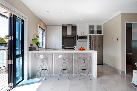 Photo of property in 48 Pitau Road, Mount Maunganui, 3116