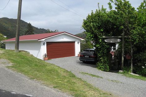 Photo of property in 123 Wellington Street, Picton, 7220