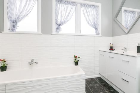 Photo of property in 19 Kingston Heights Road, Kingston, Wellington, 6021