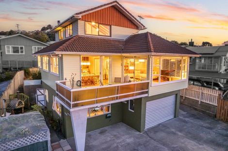 Photo of property in 28 Taupo Crescent, Plimmerton, Porirua, 5026
