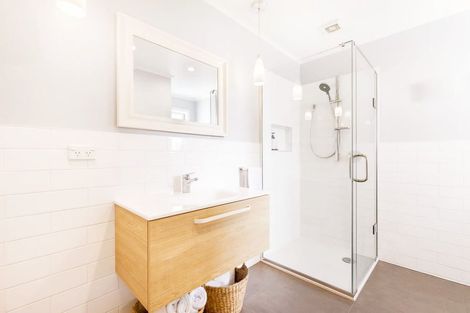 Photo of property in 53 Sunnyside Road, Sunnyvale, Auckland, 0612