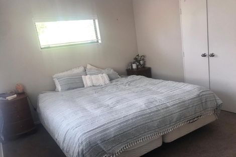 Photo of property in 2/95 Hobsonville Road, West Harbour, Auckland, 0618