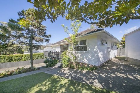 Photo of property in 7 La Rosa Street, Green Bay, Auckland, 0604