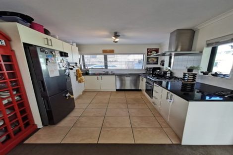 Photo of property in 21a Kirrie Avenue, Te Atatu South, Auckland, 0610