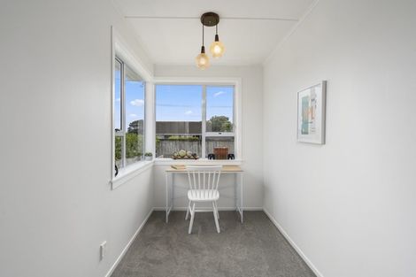 Photo of property in 16 Karaka Street, Merrilands, New Plymouth, 4312