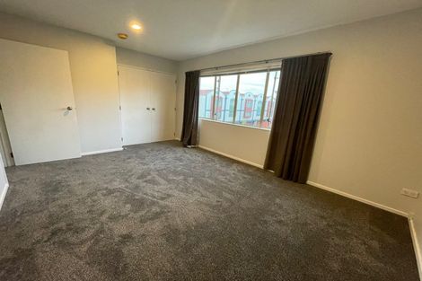 Photo of property in Lakeview Terrace, 2/14 Ambrico Place, New Lynn, Auckland, 0600