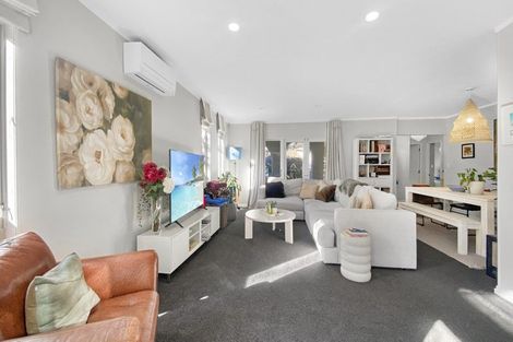 Photo of property in 28 Merriefield Avenue, Forrest Hill, Auckland, 0620