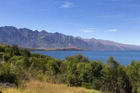 Photo of property in 66 Cedar Drive, Kelvin Heights, Queenstown, 9300