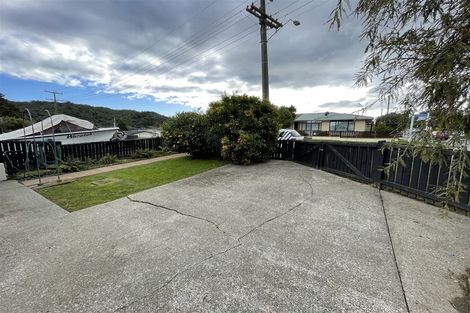 Photo of property in 155 Waikawa Road, Picton, 7220