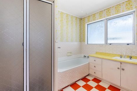 Photo of property in 28 Edgecombe Street, Newlands, Wellington, 6037