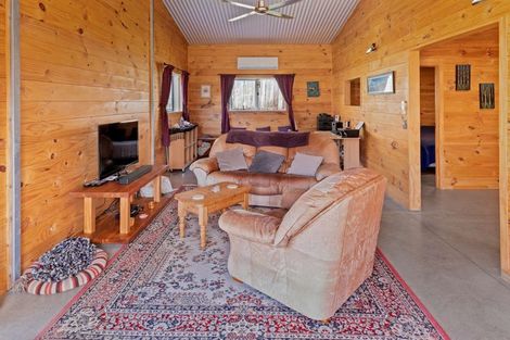 Photo of property in 18 Oxford Road, Lake Rotoma, Rotorua, 3074