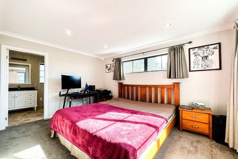 Photo of property in 25a Rothesay Bay Road, Rothesay Bay, Auckland, 0630