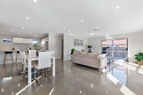 Photo of property in 30 Orchard Rise, Rosehill, Papakura, 2113