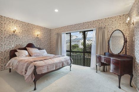 Photo of property in 22 Grendon Road, Titirangi, Auckland, 0604