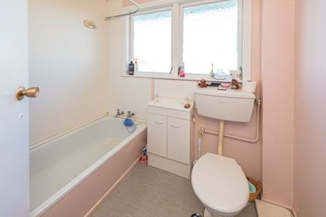 Photo of property in 21 Gibbons Crescent, Castlecliff, Whanganui, 4501