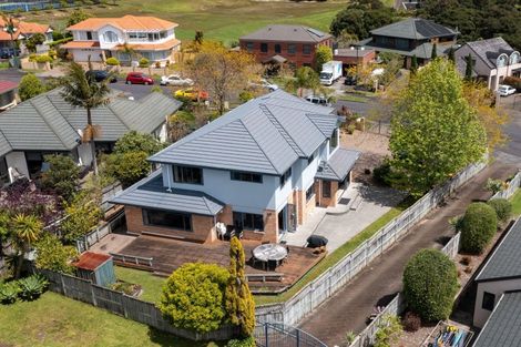 Photo of property in 11 Rosetti Rise, West Harbour, Auckland, 0618