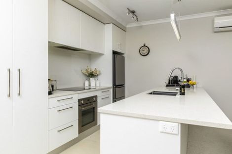 Photo of property in 6 Rewa Rewa Lane, Orewa, 0931