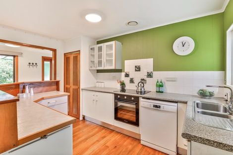 Photo of property in 37 York Road, Titirangi, Auckland, 0604