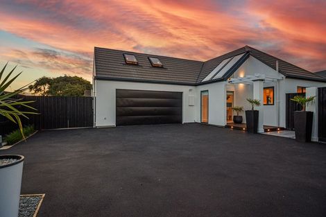 Photo of property in 3 Fieldmoor Place, Parklands, Christchurch, 8083
