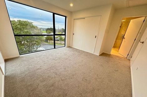 Photo of property in 8a Datura Place, Sunnynook, Auckland, 0620