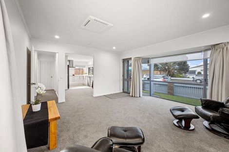 Photo of property in 4/49 Sackville Street, Fitzroy, New Plymouth, 4312