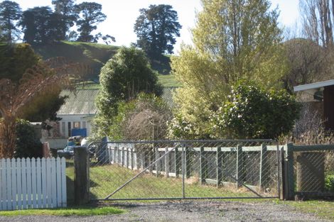 Photo of property in 12 Ongo Road, Hunterville, 4730