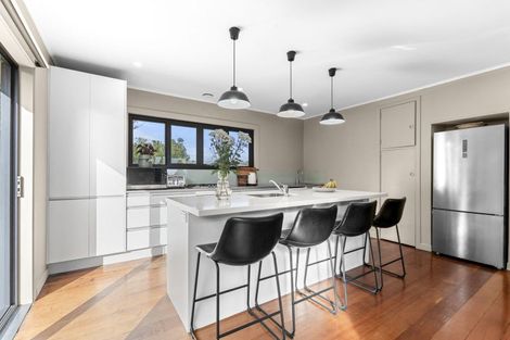 Photo of property in 3 Stuart Place, Blagdon, New Plymouth, 4310