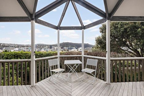 Photo of property in 6 Doctors Common, Mount Victoria, Wellington, 6011