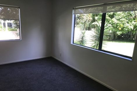 Photo of property in 2 Horizon Way, West Harbour, Auckland, 0618