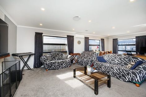 Photo of property in 9a Belvedere Crescent, Takaro, Palmerston North, 4412