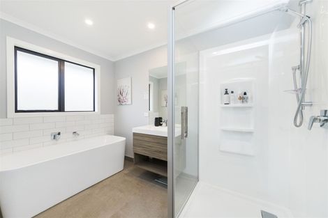 Photo of property in 202 Pacific Drive, Fitzherbert, Palmerston North, 4410