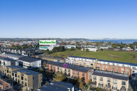 Photo of property in 15 Falcon Crescent, Hobsonville, Auckland, 0618